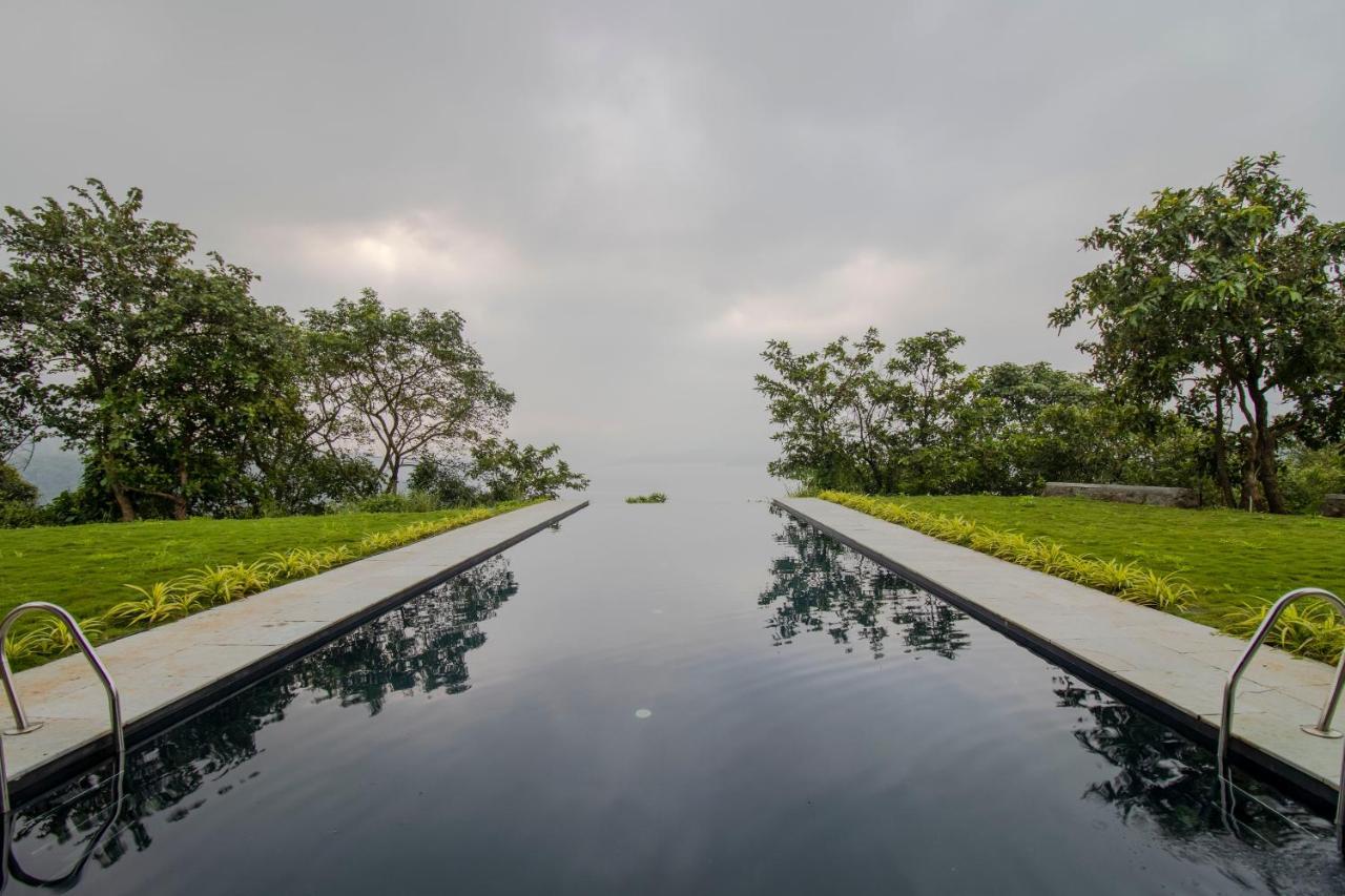 Saffronstays Solasta, Mulshi - Infinity Pool Villa With Mulshi Dam Views Exterior photo